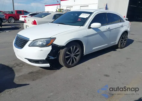 2013 Chrysler 200 Limited z USA, uszkodzony, nr VIN 1C3CCBCG0DN577956